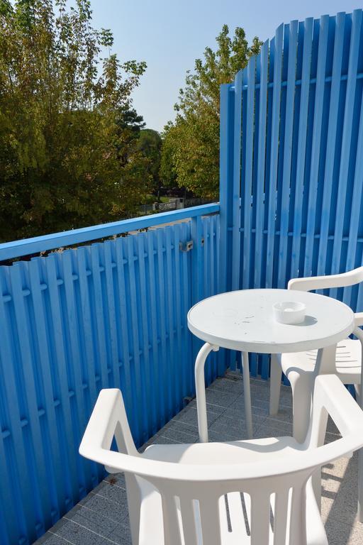 Hotel Paris Линяно Сабиадоро Екстериор снимка